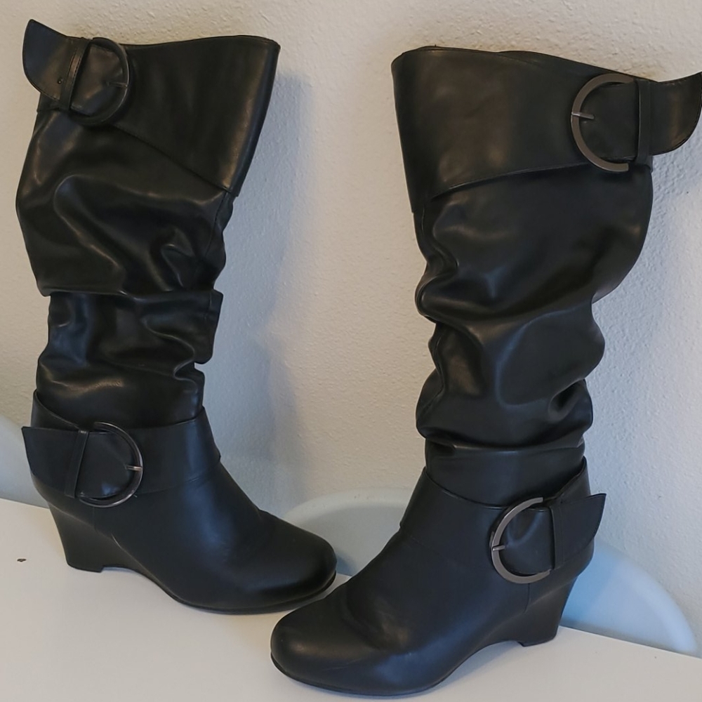 Black heeled boots